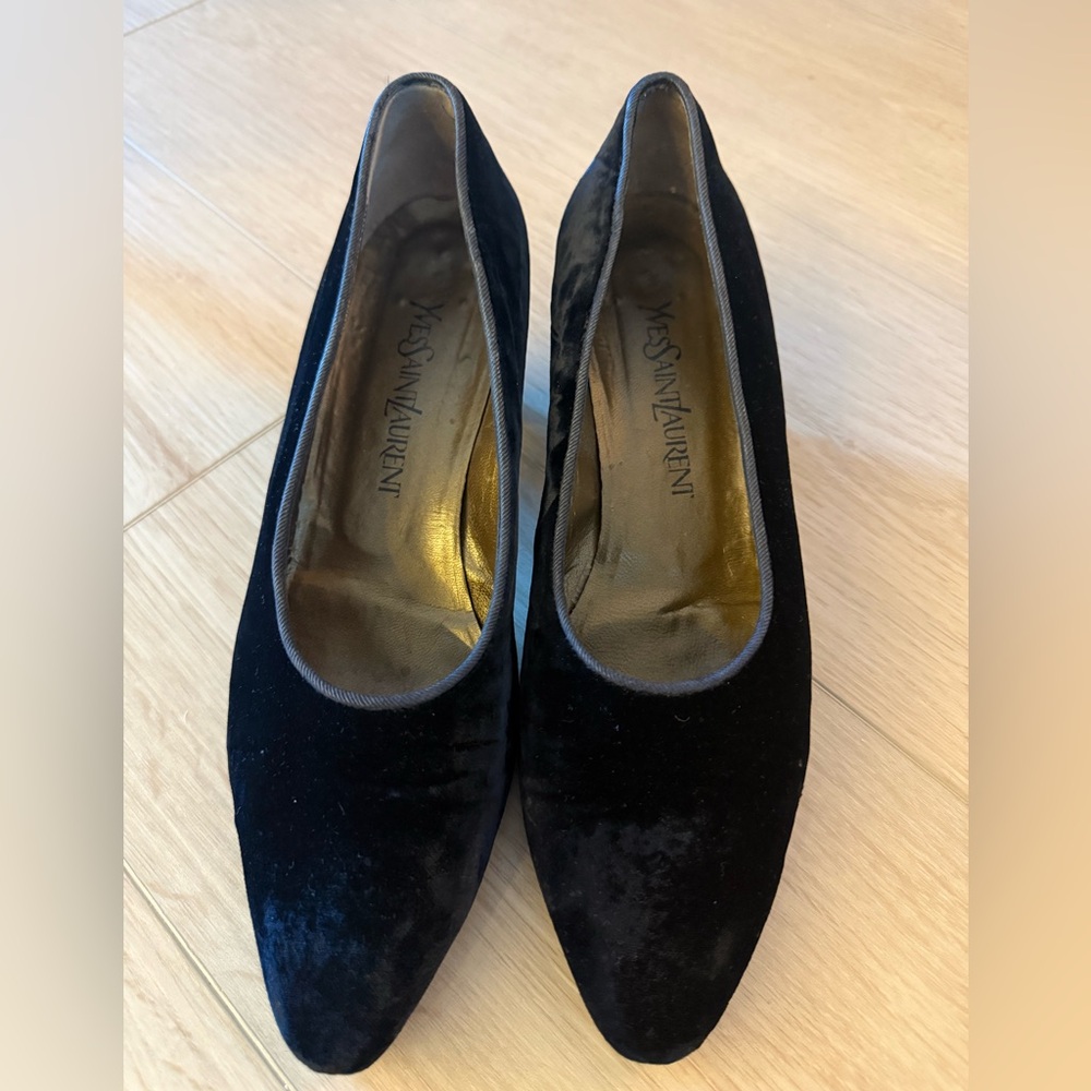 Black Velvet Block Heel Shoes 9 M Classic Yves Saint Laurent ITALY Vintage YSL